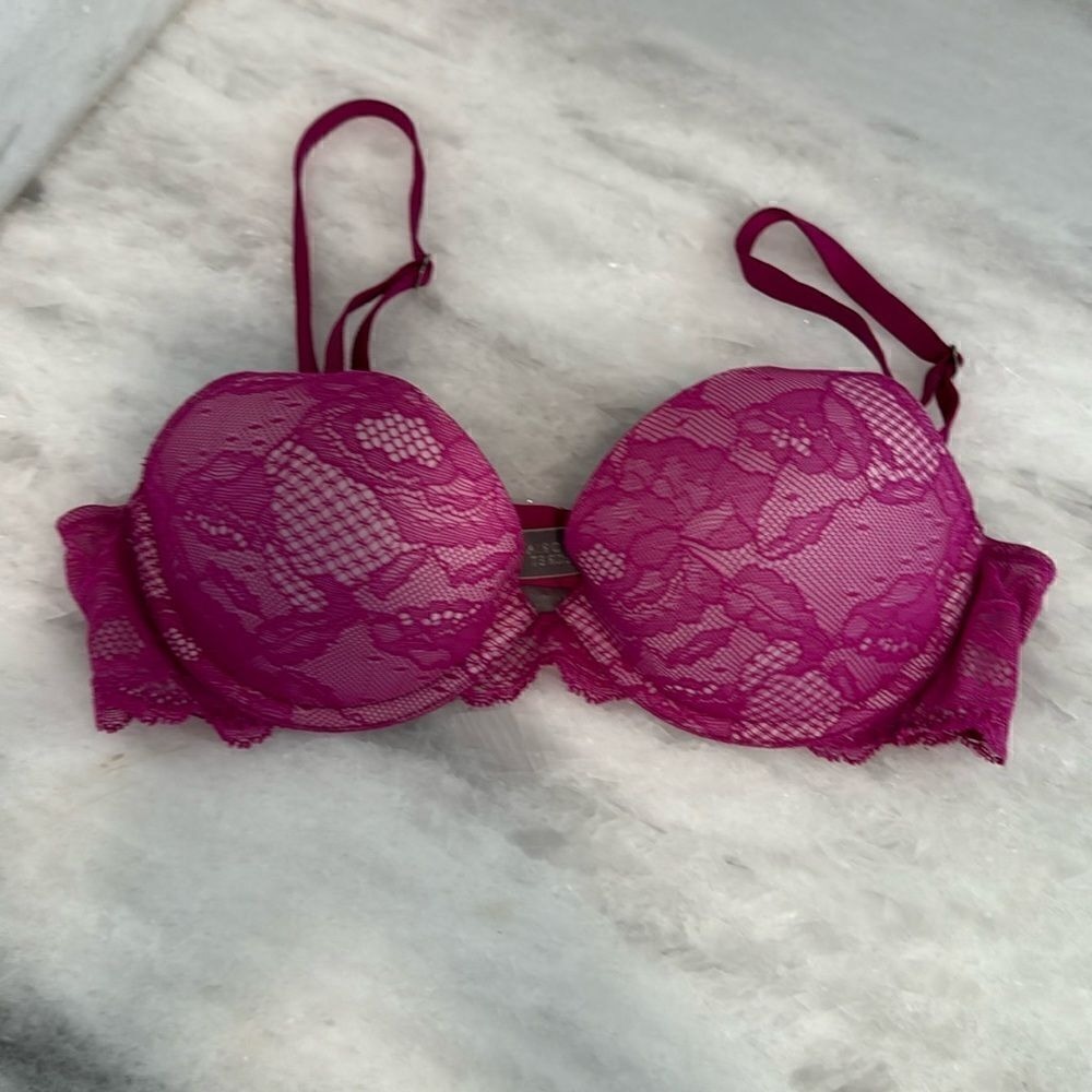 VICTORIA'S SECRET Biofit 34B pink lace bra